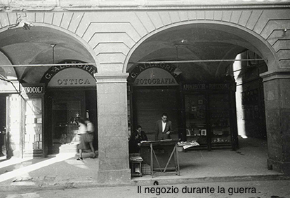 il negozio Ottica Allegrini durante la guerra